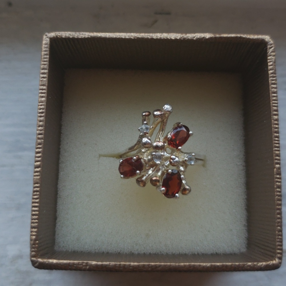 925 Sterling Silver Garnet Gemstone Ring Size 8